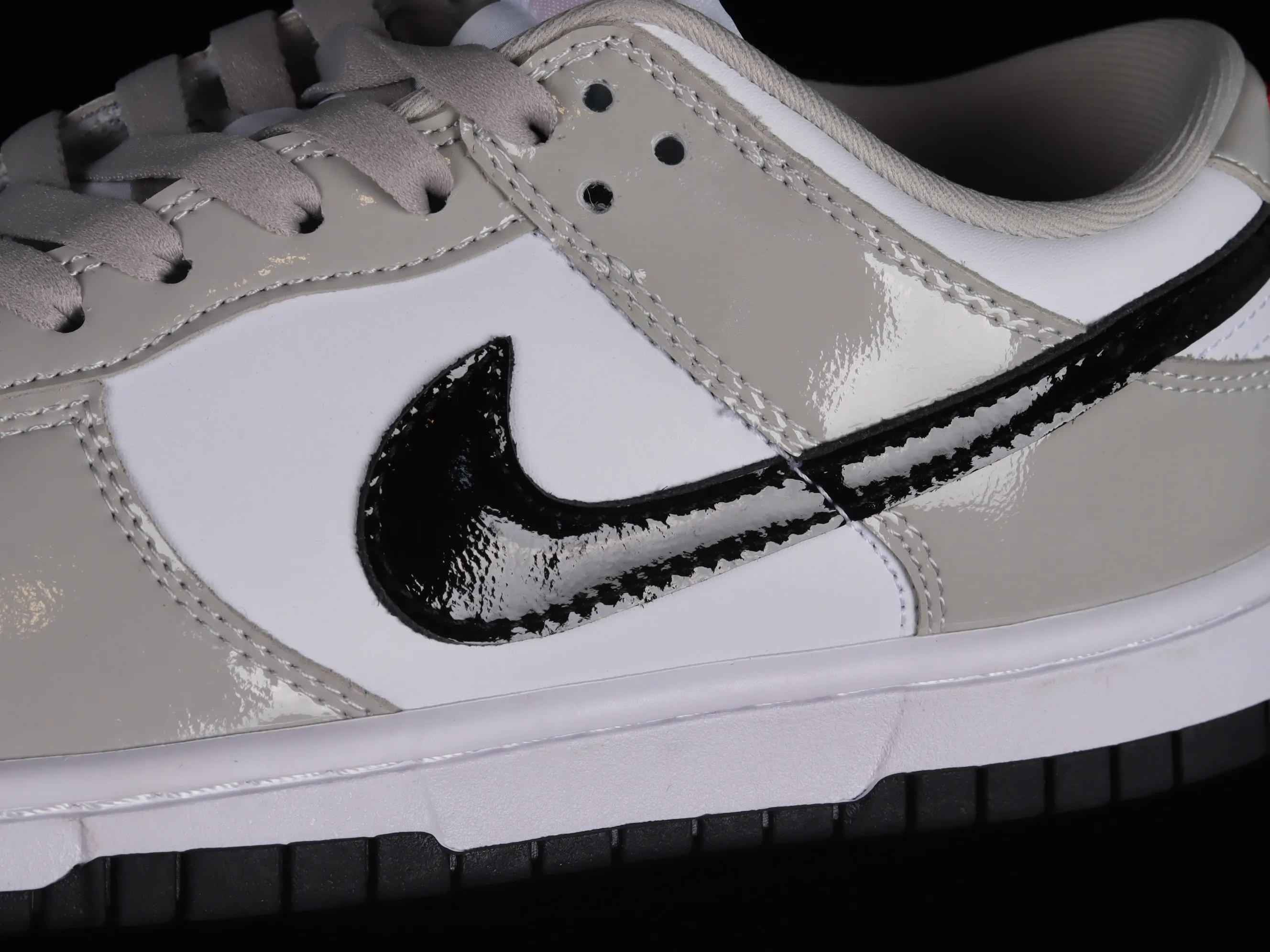 All Categories Nk SB Dunk Series Nk SB Dunk Low Low-top sneakers Cost-effective version Nk Dunk Low "Light Iron Ore" Patent leather gray SB low-top sports and leisure sneakers DQ7576-001